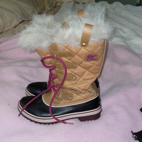 Size 7 Sorel boots - Picture 2 of 5